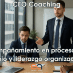 CEO liderando un equipo en proceso de cambio organizativo